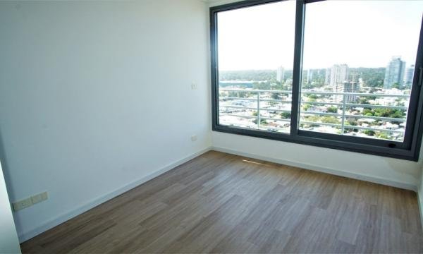 Apartamento Esquinero, Piso Alto, 3 Dormitorios y Dep. Alexander Boulevard.