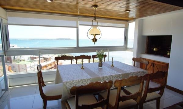 Cómodo apartamento de 3 Dormitorios y Dep. Primera línea, El Torreón, Punta del Este.