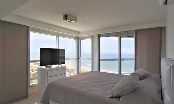 Espléndido Apartamento, Piso Alto, 3 Dormitorios y Dep. Look Brava