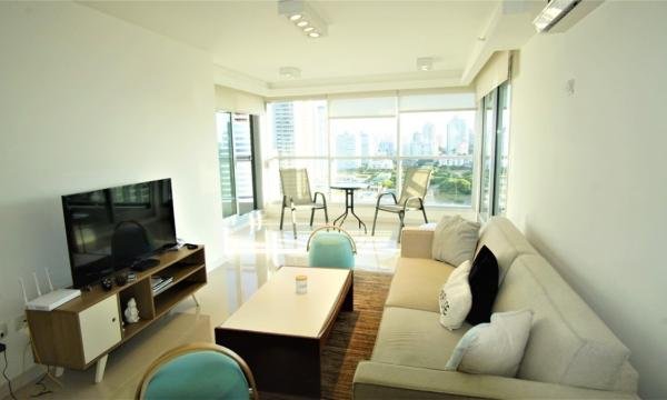 Apartamento Esquinero, Piso Alto. Look Brava