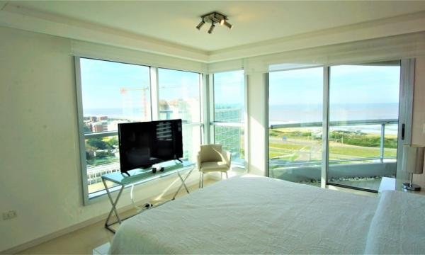 Confortable apartamento de 3 dormitorios y dep. Vista al mar, Look Brava, Punta del Este.