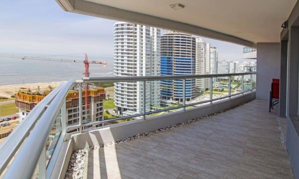 Apartamento, piso alto, excelente estado, 3 dormitorios y dep.