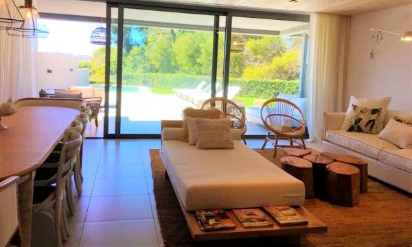 Venta, 3 dormitorios en suite y dep, Tiburón Terrazas Barra, Playa Brava.