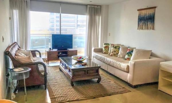 Moderno apartamento de 3 Dormitorios y dep. Sol y Luna, Playa Brava, Punta del Este.