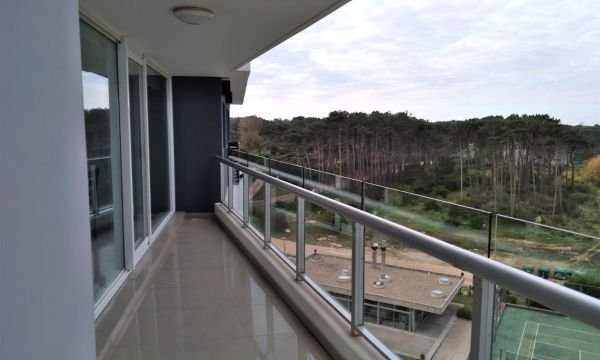 Amplio apartamento 3 dormitorios más dependencia